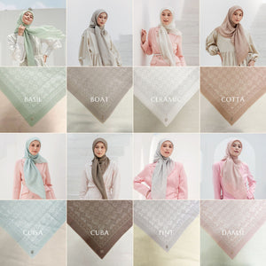 Seradia Hijab Segi Empat Monogram S