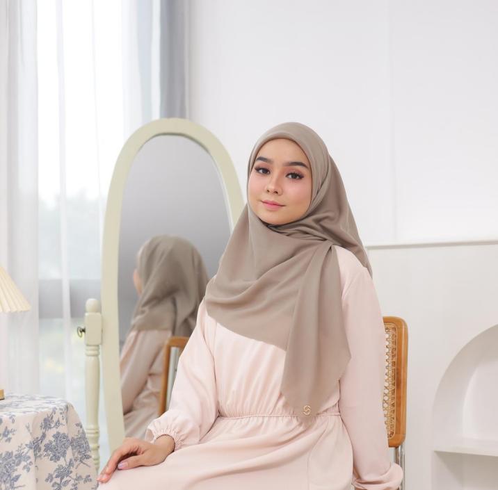 Grade B - Seradia Hijab Segi Empat Polos Plaindayscarf