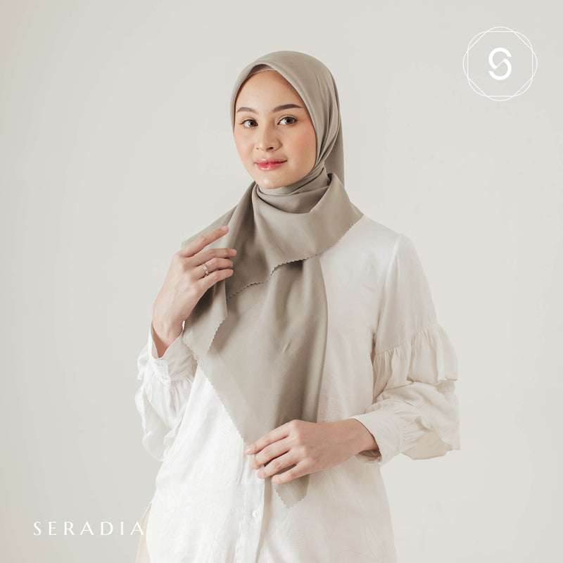 Hijab Segi Empat Plaindayscarf Seradia