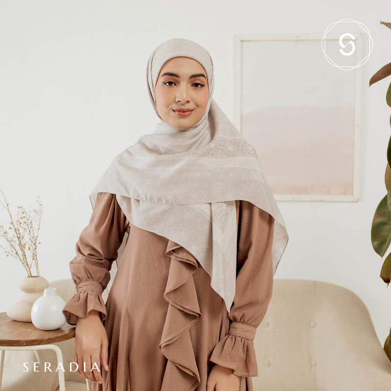 Seradia Hijab Segi Empat Monogram Syar'i