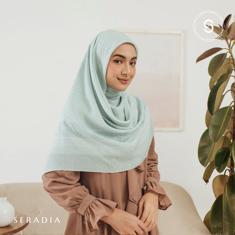 Seradia Hijab Segi Empat Monogram Syar'i