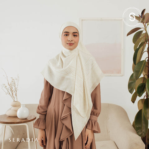 Seradia Hijab Segi Empat Monogram Syar'i