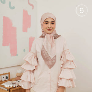 Seradia Hijab Segi Empat Monogram Classic