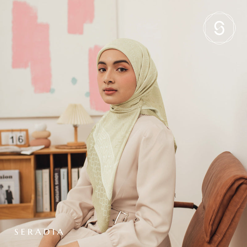 Seradia Hijab Segi Empat Monogram Classic