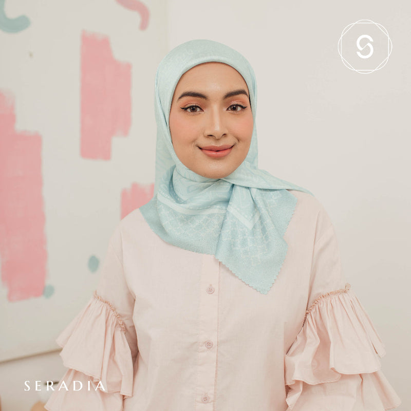 Seradia Hijab Segi Empat Monogram Classic