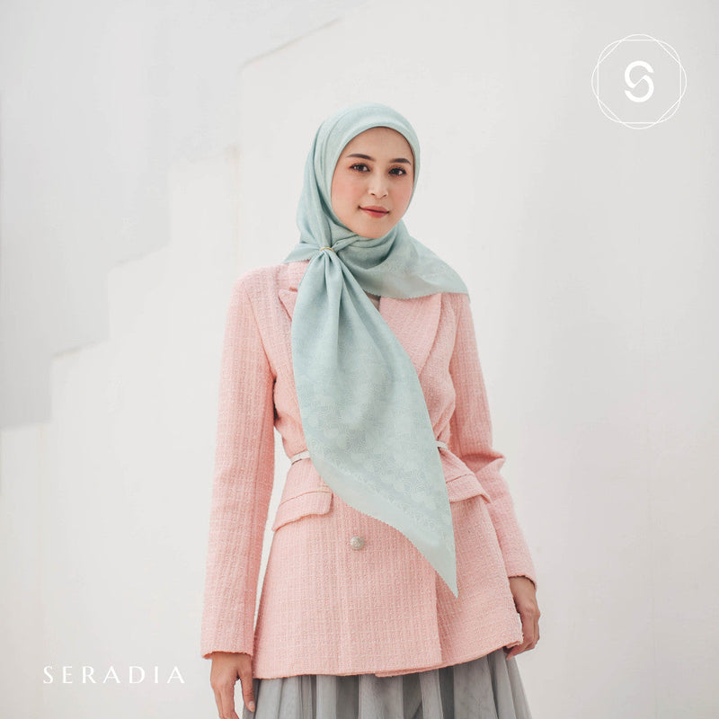 Seradia Hijab Segi Empat Monogram S