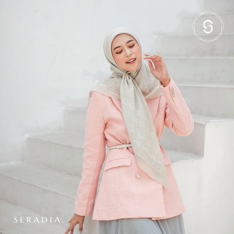 Seradia Hijab Segi Empat Monogram S