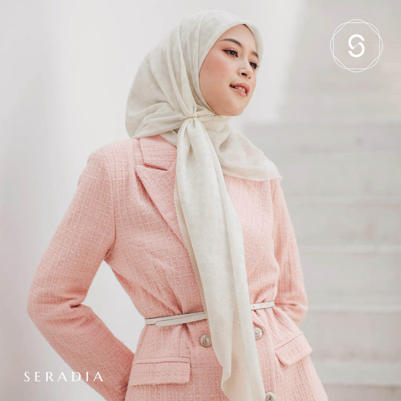 Seradia Hijab Segi Empat Monogram S