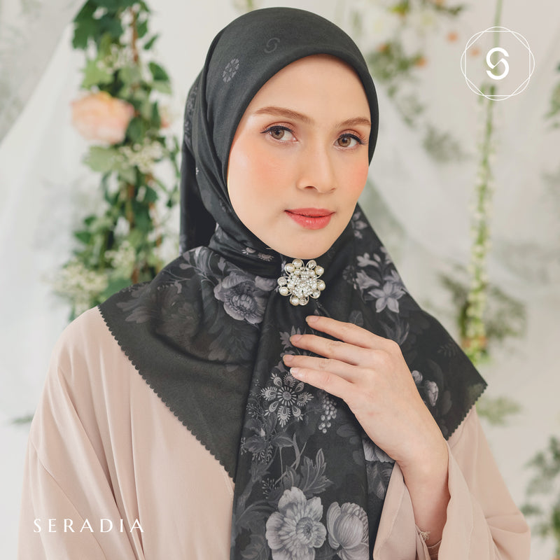 Seradia Hijab Segi Empat Aruni