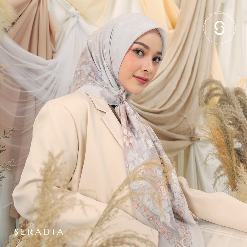 Seradia Hijab Segi Empat Hana Collection