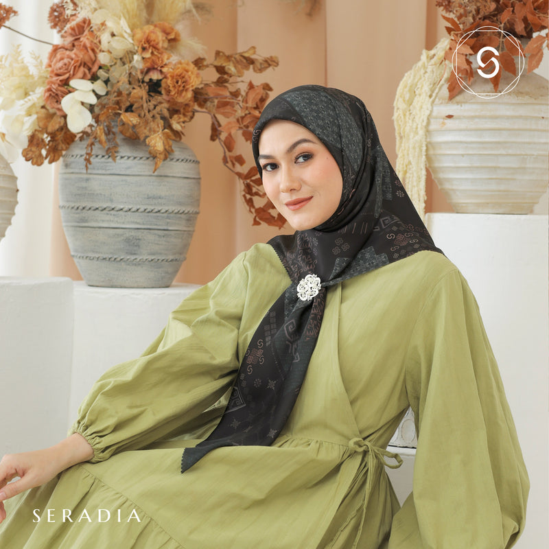 Seradia Hijab Segi Empat Nala Collection