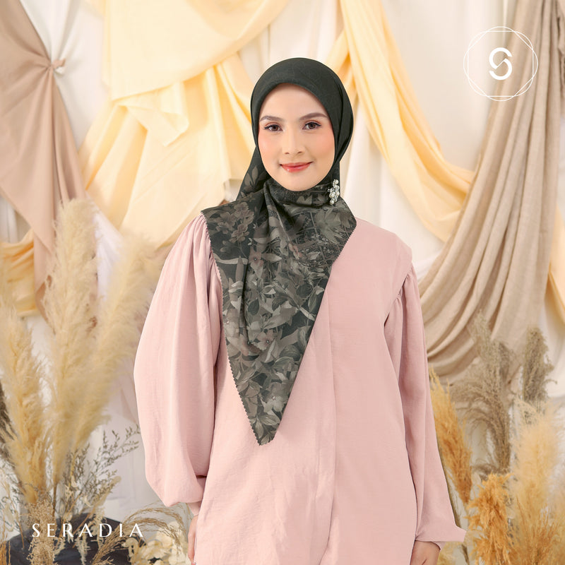 Seradia Hijab Segi Empat Rosalia Collection