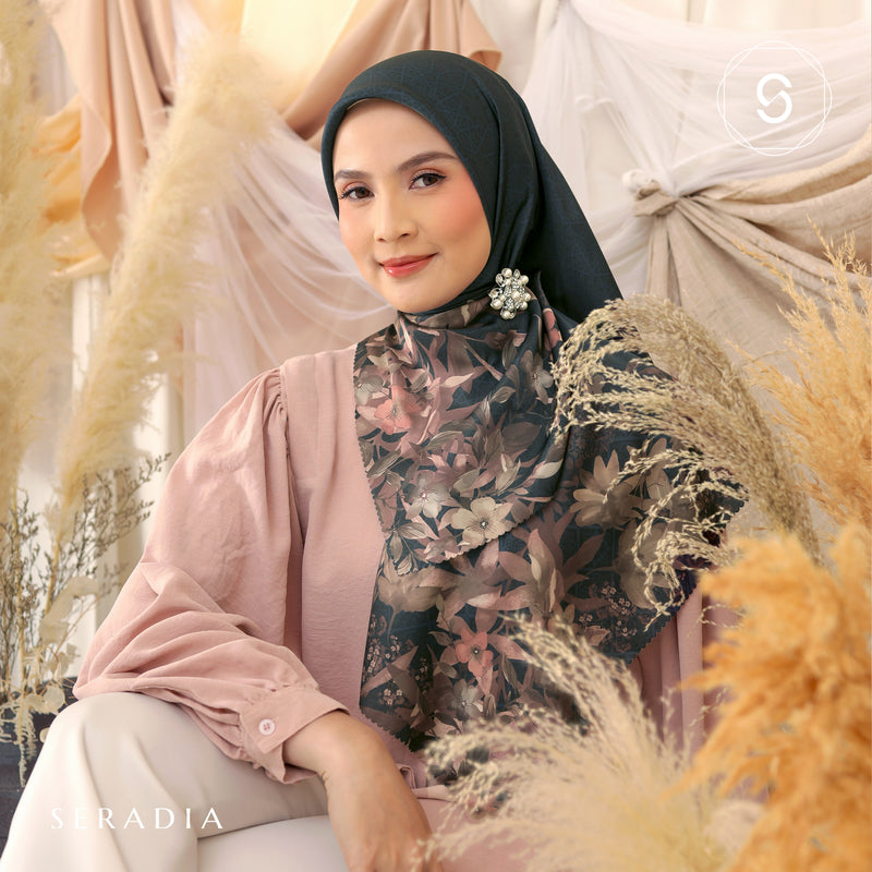 Seradia Hijab Segi Empat Rosalia Collection