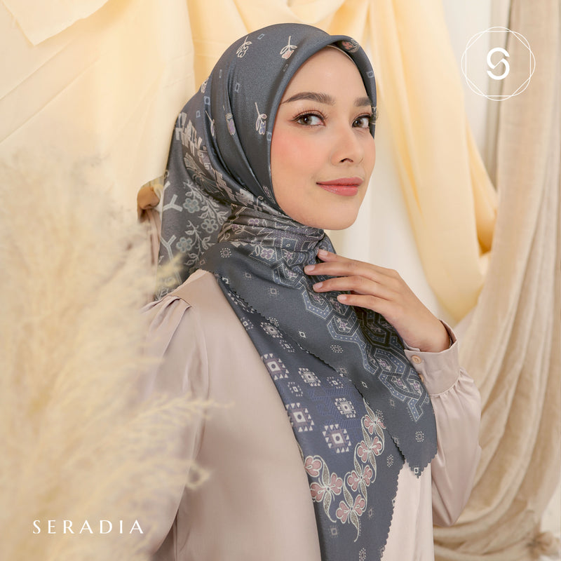 Seradia Hijab Segi Empat Maha Scarf