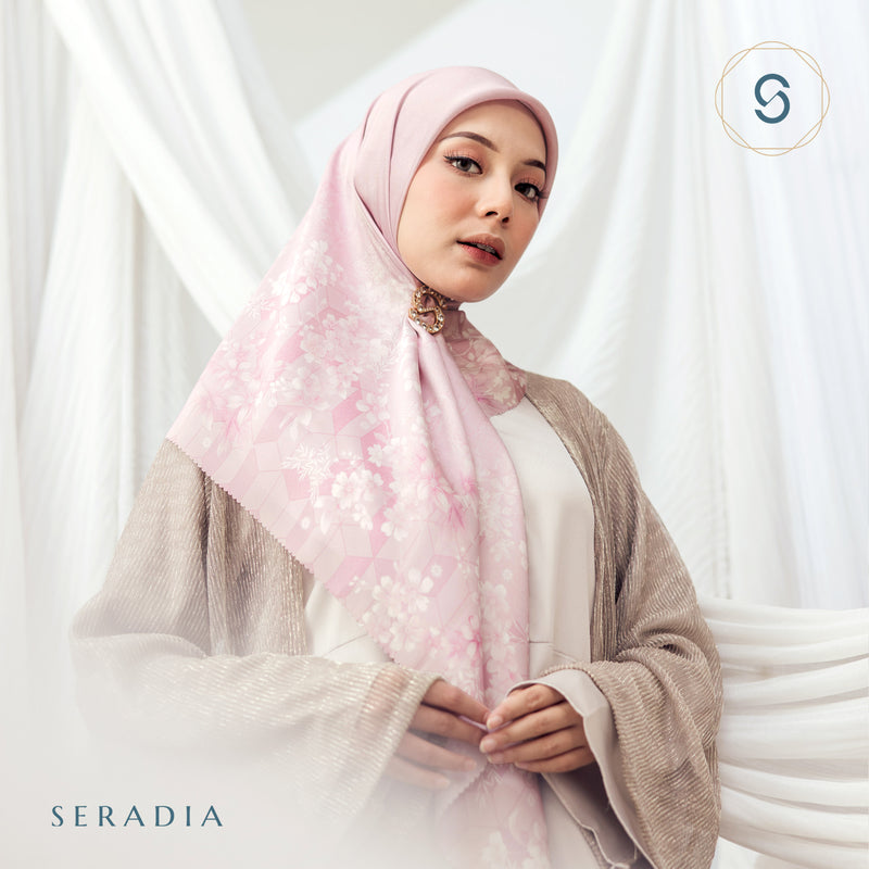 Seradia Hijab Segi Empat Kavita Collection