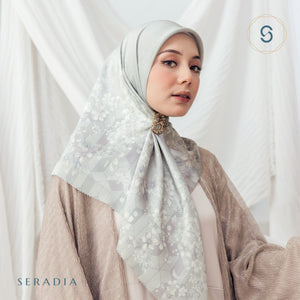 Seradia Hijab Segi Empat Kavita Collection