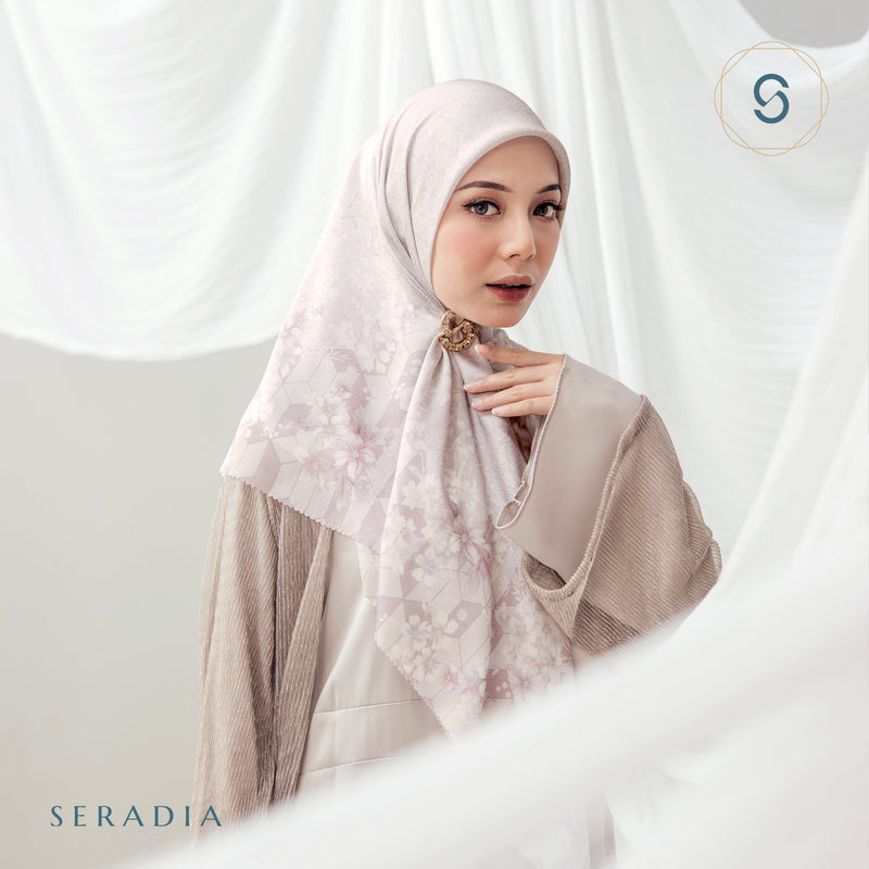 Seradia Hijab Segi Empat Kavita Collection