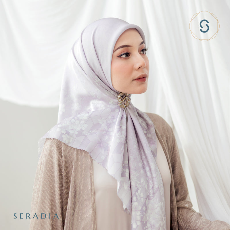 Seradia Hijab Segi Empat Kavita Collection