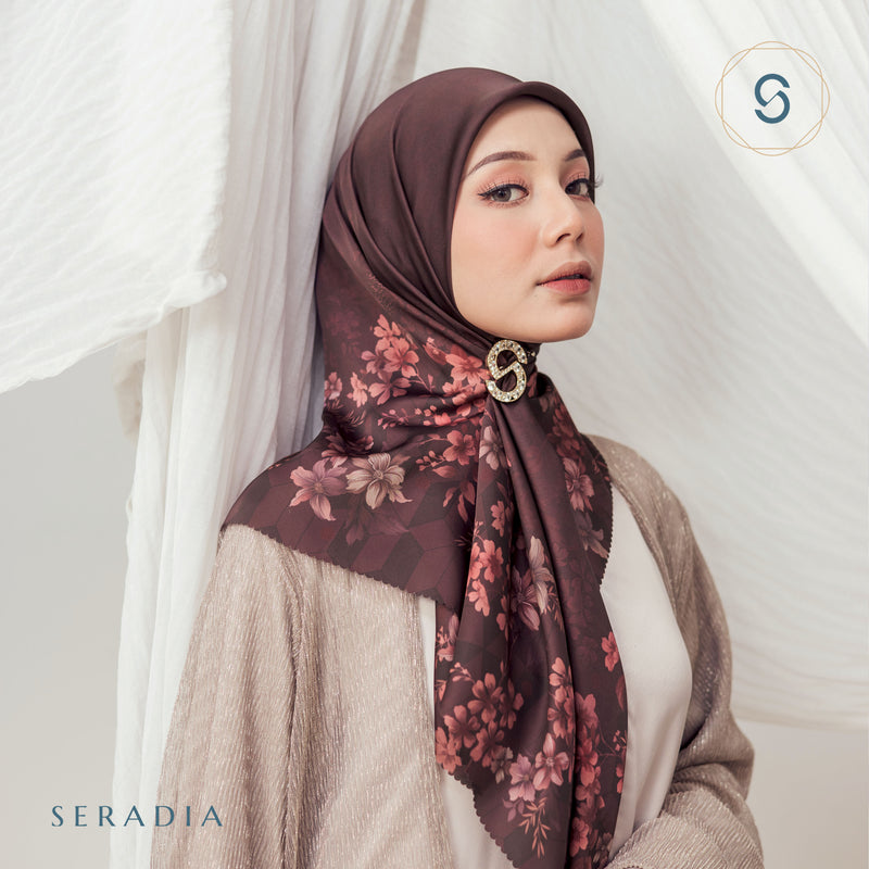 Seradia Hijab Segi Empat Kavita Collection