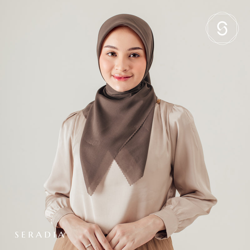 Hijab Segi Empat Plaindayscarf Seradia