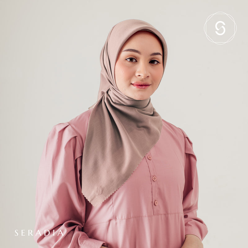 Hijab Segi Empat Plaindayscarf Seradia