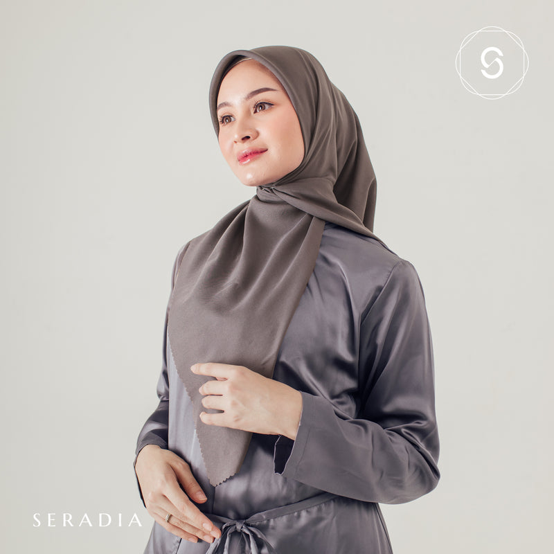 Hijab Segi Empat Plaindayscarf Seradia