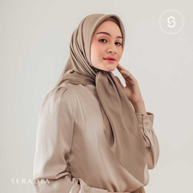 Hijab Segi Empat Plaindayscarf Seradia