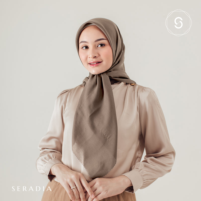 Hijab Segi Empat Plaindayscarf Seradia
