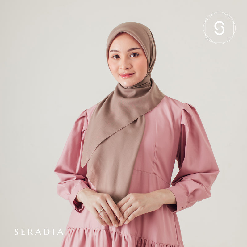 Hijab Segi Empat Plaindayscarf Seradia