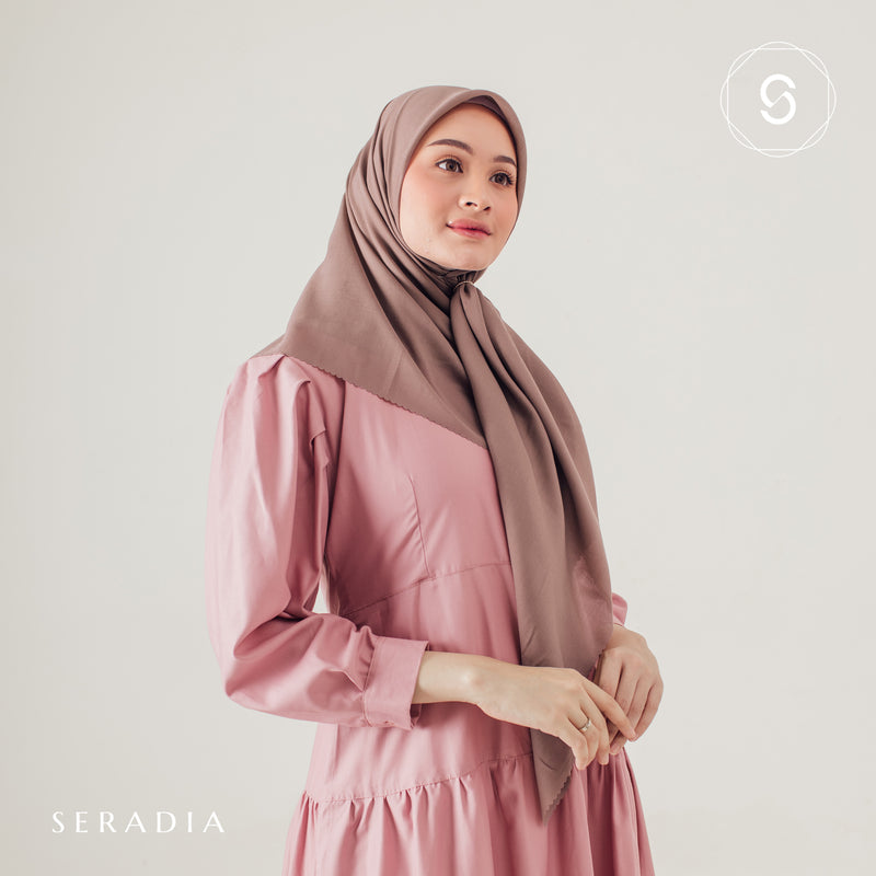 Hijab Segi Empat Plaindayscarf Seradia