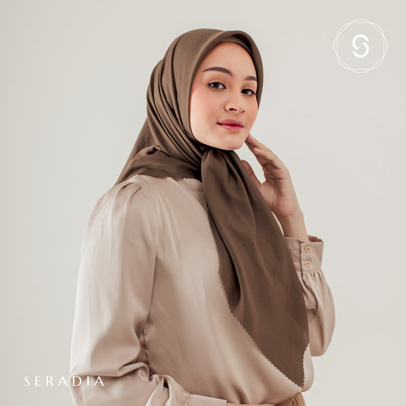 Hijab Segi Empat Plaindayscarf Seradia