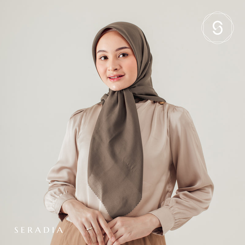 Hijab Segi Empat Plaindayscarf Seradia