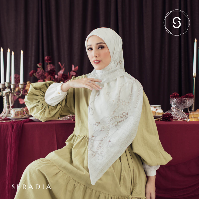 Hijab Segi Empat Thana - Seradia x Adelia Pasha