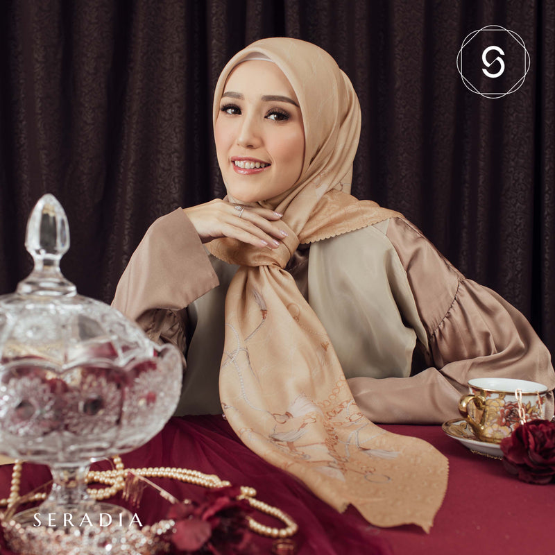 Hijab Segi Empat Thana - Seradia x Adelia Pasha