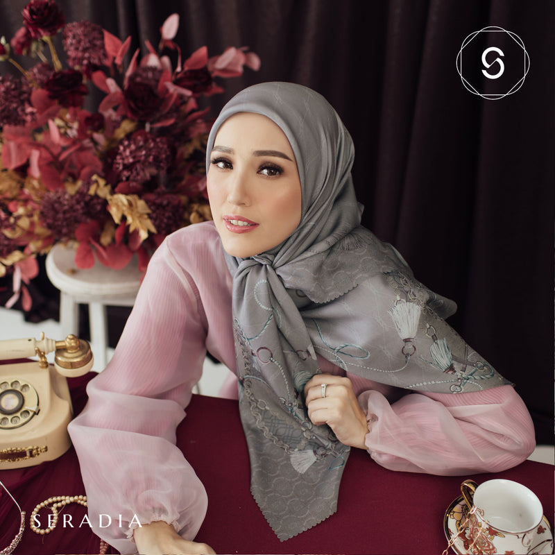 Hijab Segi Empat Thana - Seradia x Adelia Pasha