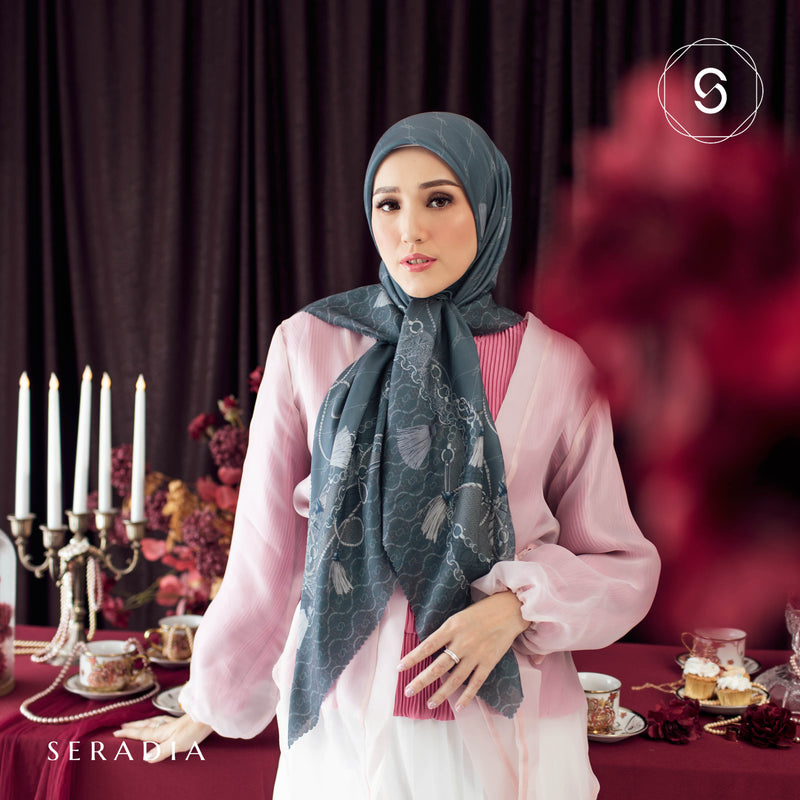 Hijab Segi Empat Thana - Seradia x Adelia Pasha