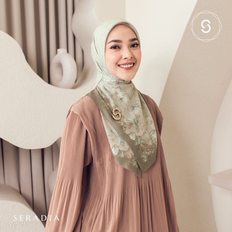 Seradia Hijab - Segi Empat Motif Remia - Timeless Collection