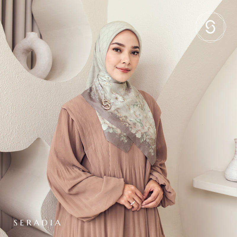 Seradia Hijab - Segi Empat Motif Remia - Timeless Collection
