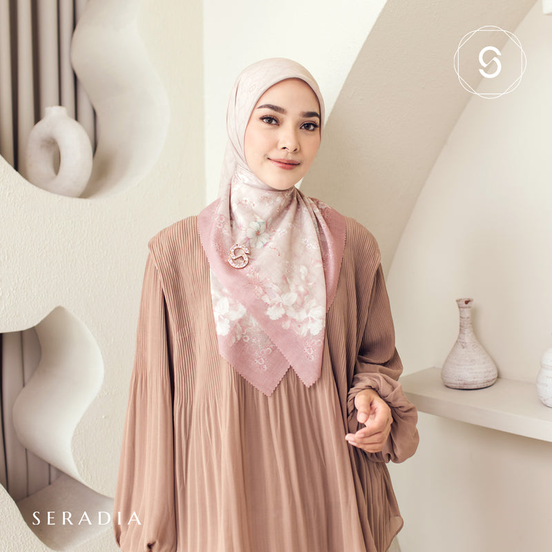 Seradia Hijab - Segi Empat Motif Remia - Timeless Collection