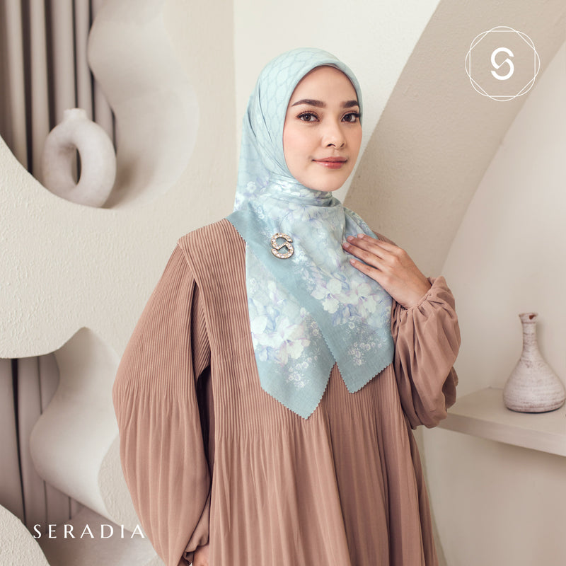 Seradia Hijab - Segi Empat Motif Remia - Timeless Collection