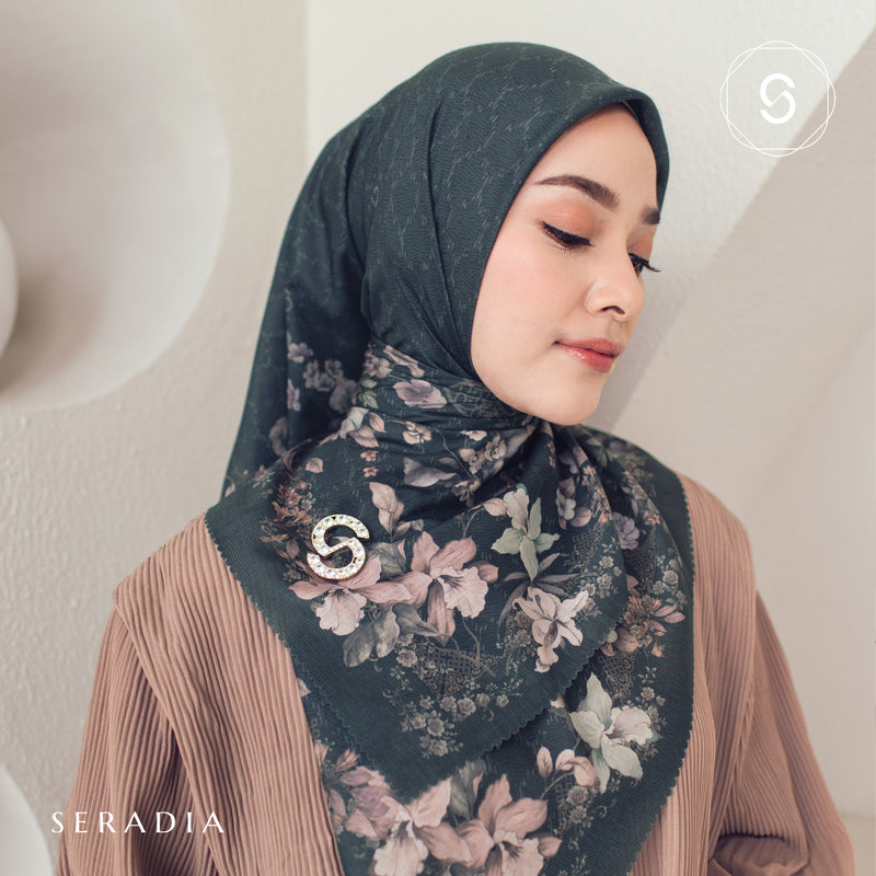 Seradia Hijab - Segi Empat Motif Remia - Timeless Collection