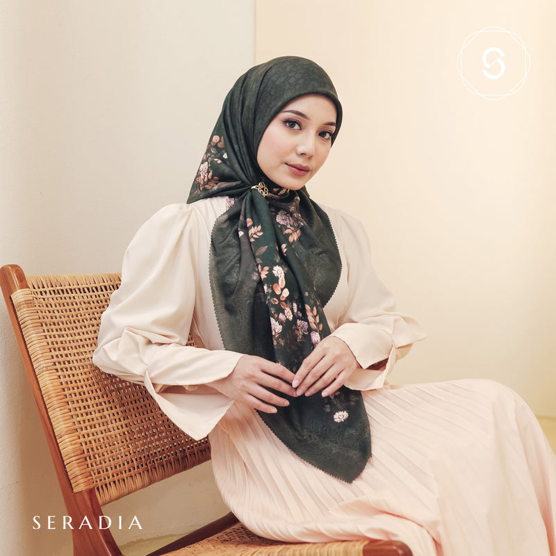 Seradia Hijab - Segi Empat Motif Dimia Timeless Collection