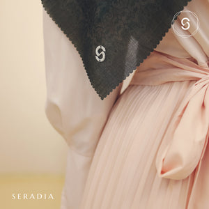 Seradia Hijab - Segi Empat Motif Dimia Timeless Collection