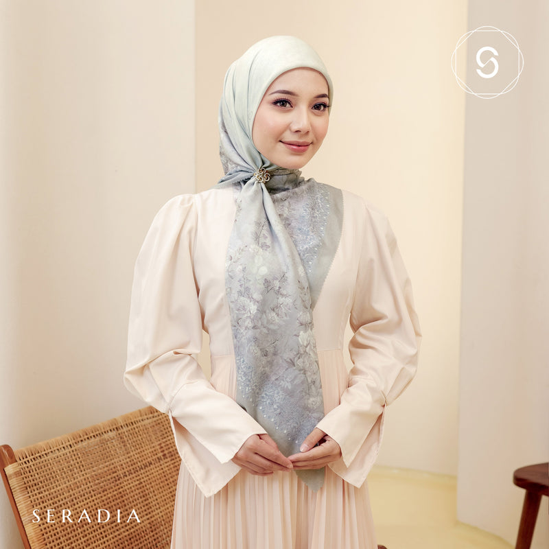 Seradia Hijab - Segi Empat Motif Dimia Timeless Collection