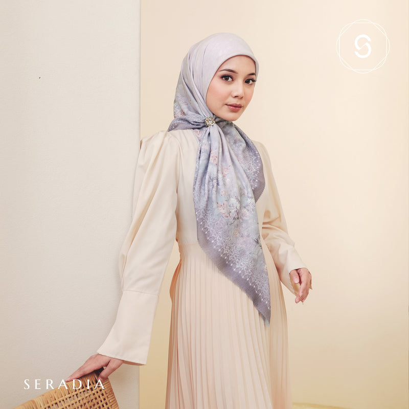 Seradia Hijab - Segi Empat Motif Dimia Timeless Collection