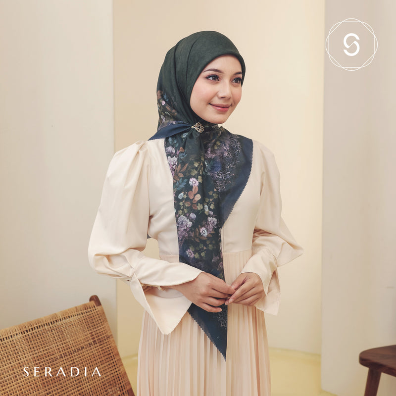Seradia Hijab - Segi Empat Motif Dimia Timeless Collection