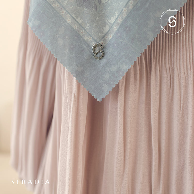 Seradia Hijab - Segi Empat Motif Seria Timeless Collection