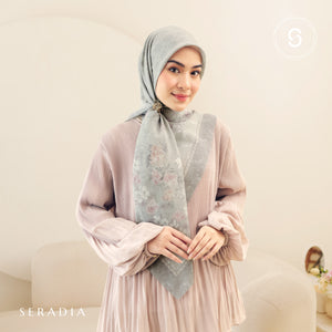 Seradia Hijab - Segi Empat Motif Seria Timeless Collection