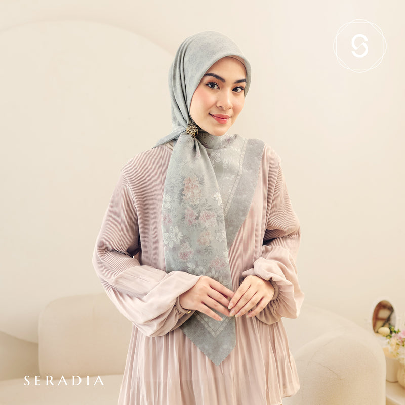 Seradia Hijab - Segi Empat Motif Seria Timeless Collection