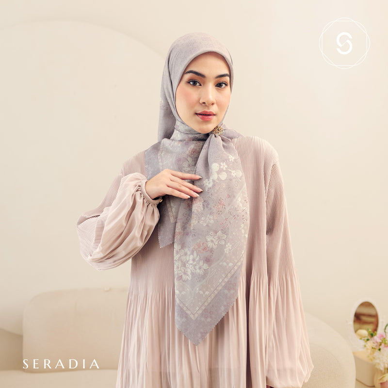 Seradia Hijab - Segi Empat Motif Seria Timeless Collection